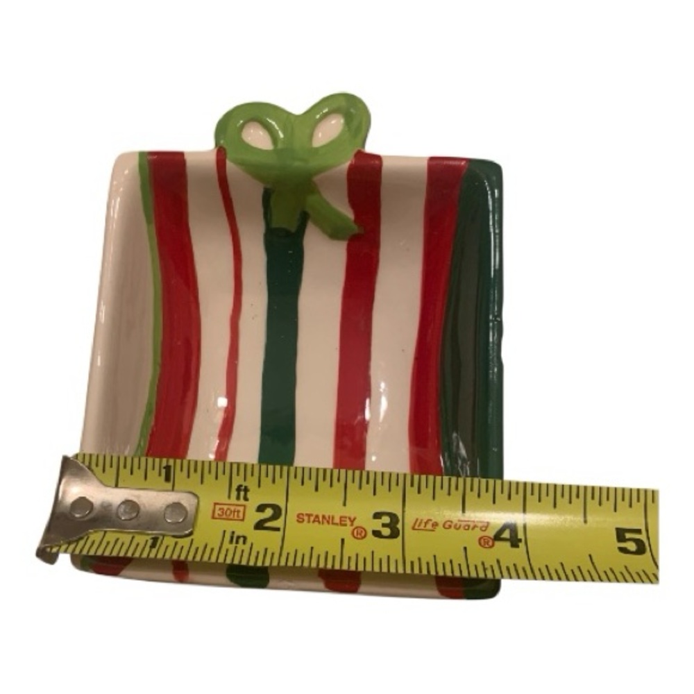 Festive Gift-Shaped Holiday Ceramic Christmas Plates Set of 3‎ Hand Painted - Picture 6 of 10